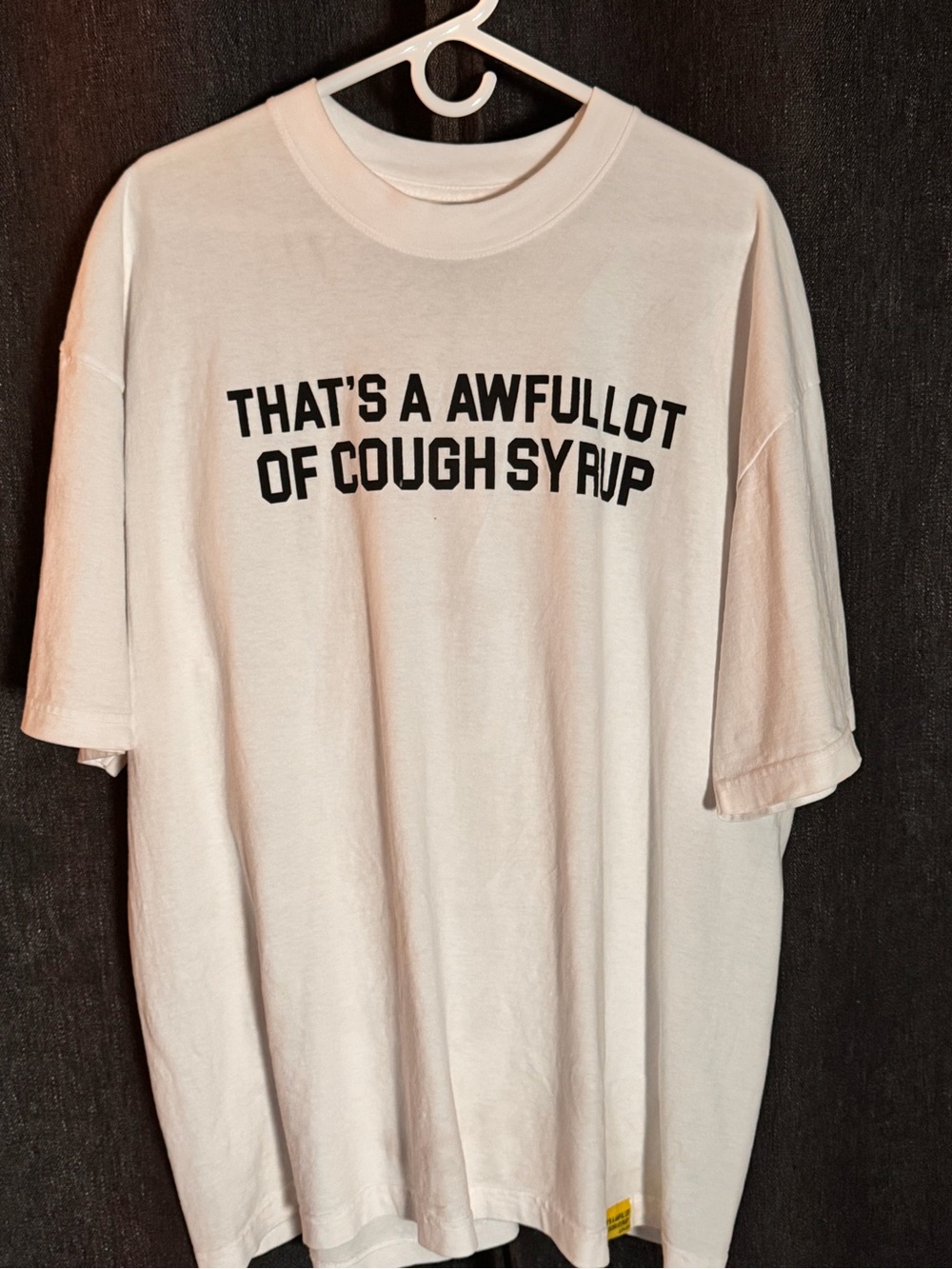 THATS AN AWFULLOT OF COUGH Men's White Graphic Short-Sleeve Tee Bold Text